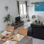 Les Toiles De Apartment